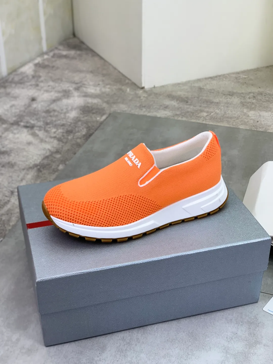 Men's shoes 💰P560💰[New model] Flying weave series (summer must-have) is now available on the official website, 🆘 Trendy brand (Prada) mainly promotes popular models, avant-garde and versatile fashionable men's shoes, private version molding, cowhide surface splicing 1:1.. Simple fashion, original imported cowhide lining and cowhide feet; the atmosphere and personality are more fashionable, eye-catching and pursuing class. It will subvert the old idea and be a must-have for fashion trendsetters with you! Must keep it for yourself! High-end comfort and low-end, high-end quality workmanship. Size: 38-45 6️⃣colors available.